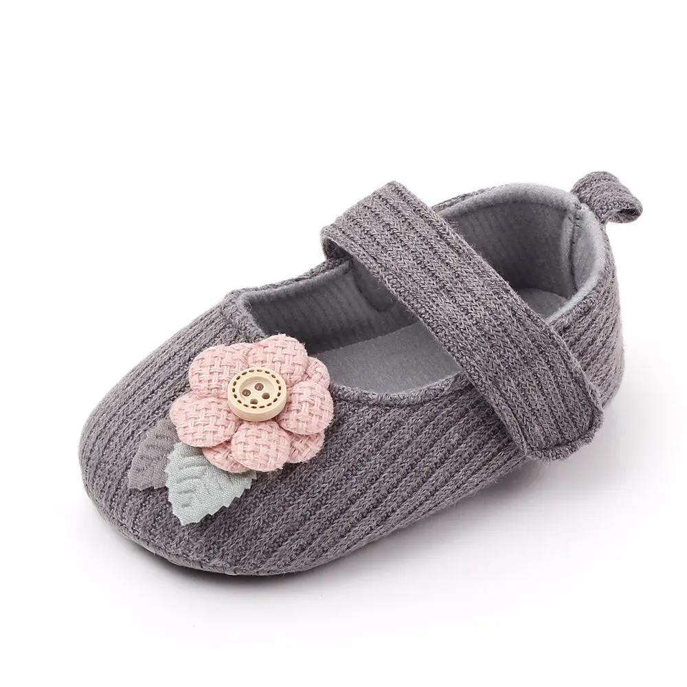 Zapatos de lana con lazo de flores para bebé, primavera y otoño, antideslizantes, fondo suave, bonitos, recién llegados, de ganchillo