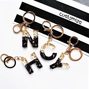 Thiết kế mới Acrylic dễ thương Anime Keychains cho Phù Dâu Quà Tặng Tùy chỉnh lá vàng Monogram thư nhựa ban đầu Keychain tua - Product Image 3