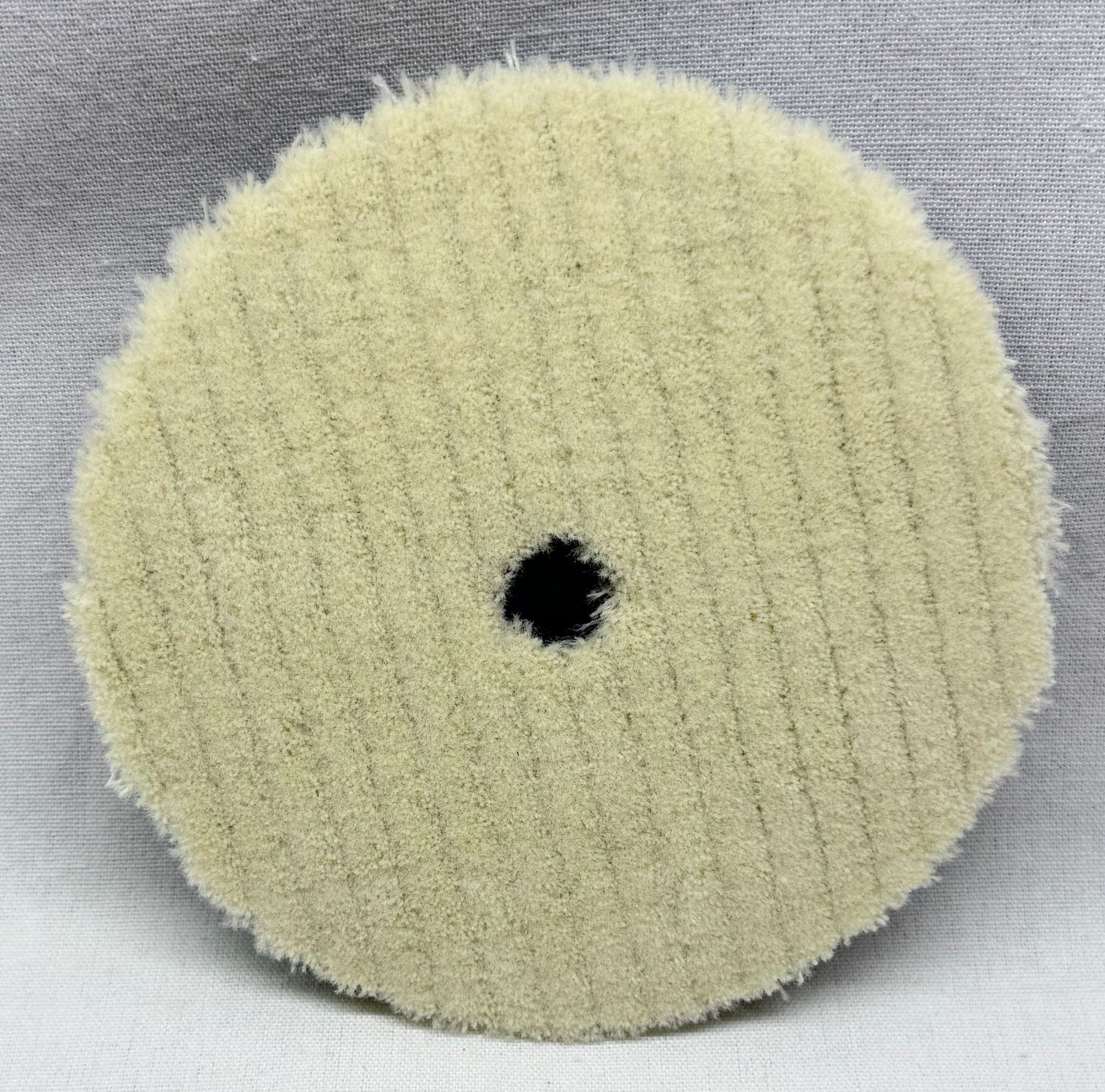 Assiette japonaise moyenne adaptée aux plateaux de 125 mm.