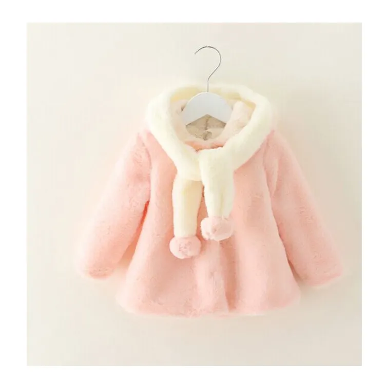 Bebek kış Faux kürk ceket yumuşak Pom Poms kapşonlu kız giysileri sevimli sıcak çocuk ceketi