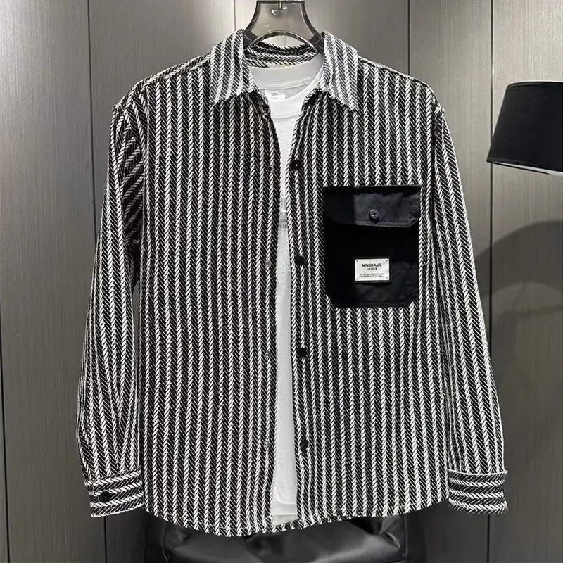 Vêtements modernes pour hommes Chemise noire et blanche à rayures élégantes Vêtements décontractés à manches longues pour hommes chemises de printemps