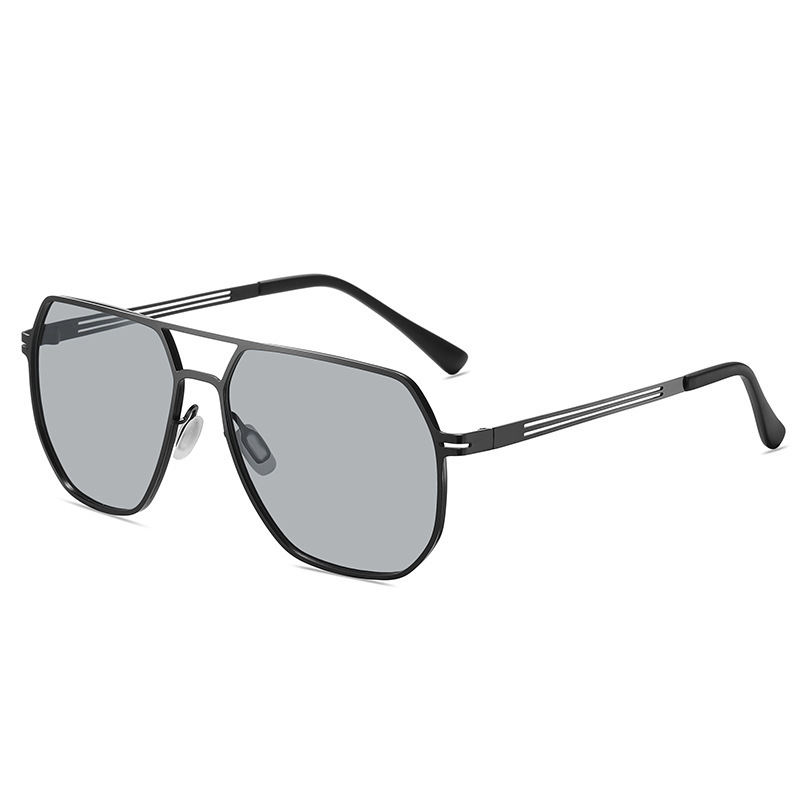 เลนส์เปลี่ยนสีดำ