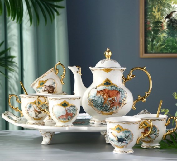 Gold 1 pot, 1 plate, 6 cups, 6 spoons