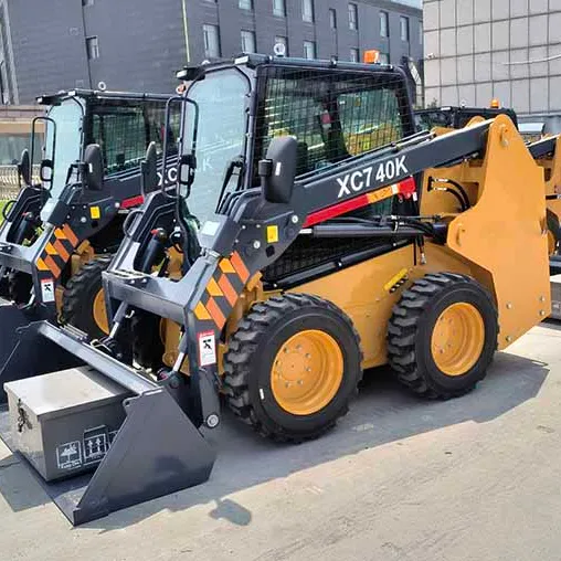 Cina Top Brand 750kg 0,45 m3 35,5kw Skid Steer Loader XC740K ad alte prestazioni