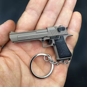 1:3合金銃モデルおもちゃキーホルダーペンダントマガジンと弾丸シミュレートされた銃キーホルダーを撃つことができる - Product Image 3
