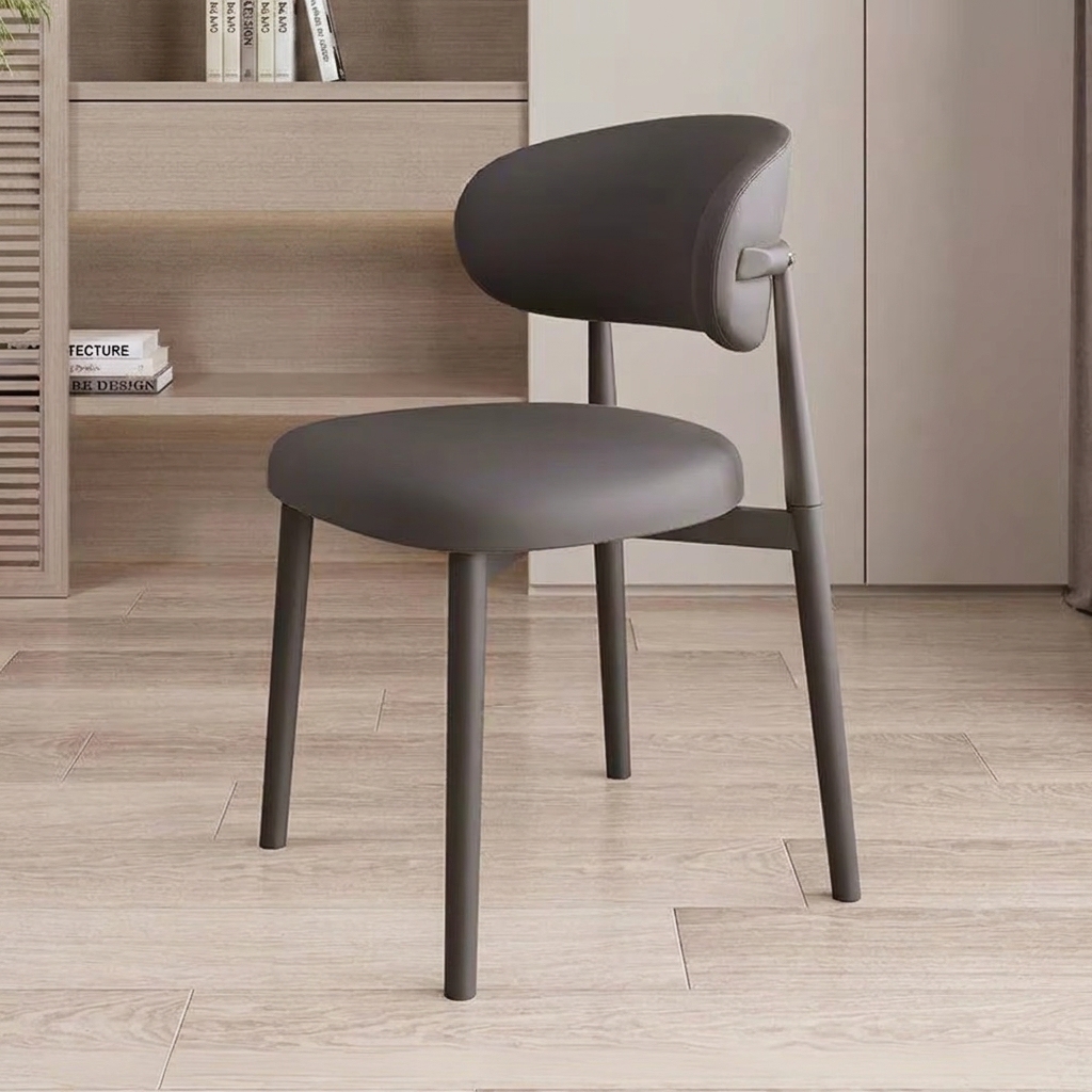 Cuscino morbido, struttura premium grigio-nera.