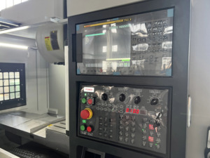 GSK CNC kontrol sistemi ile gelişmiş 5 eksenli işleme merkezi yüksek hızlı dikey CNC freze işlemleri BT40 mili konik - Product Image 3