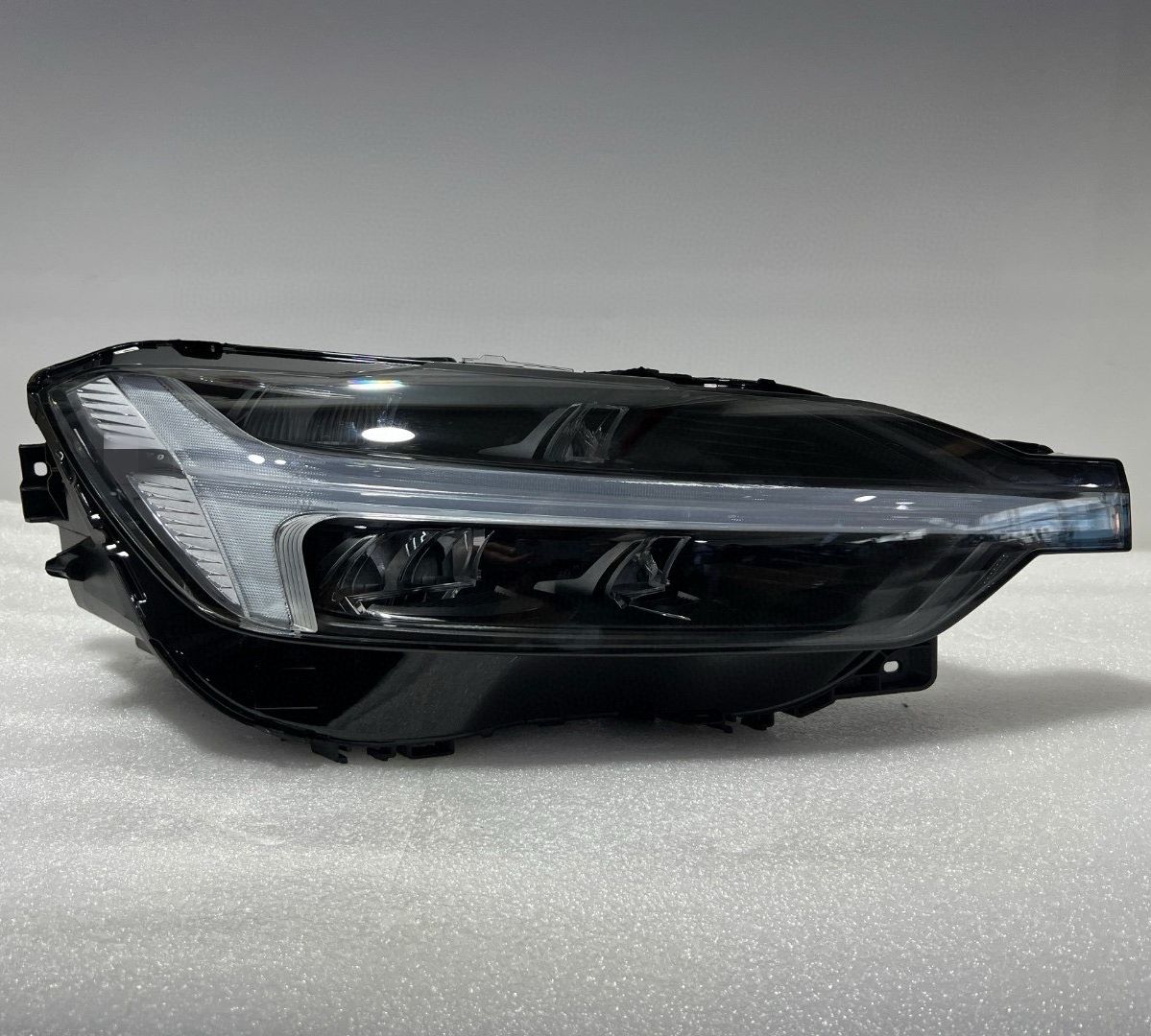 สีขาวอบอุ่น