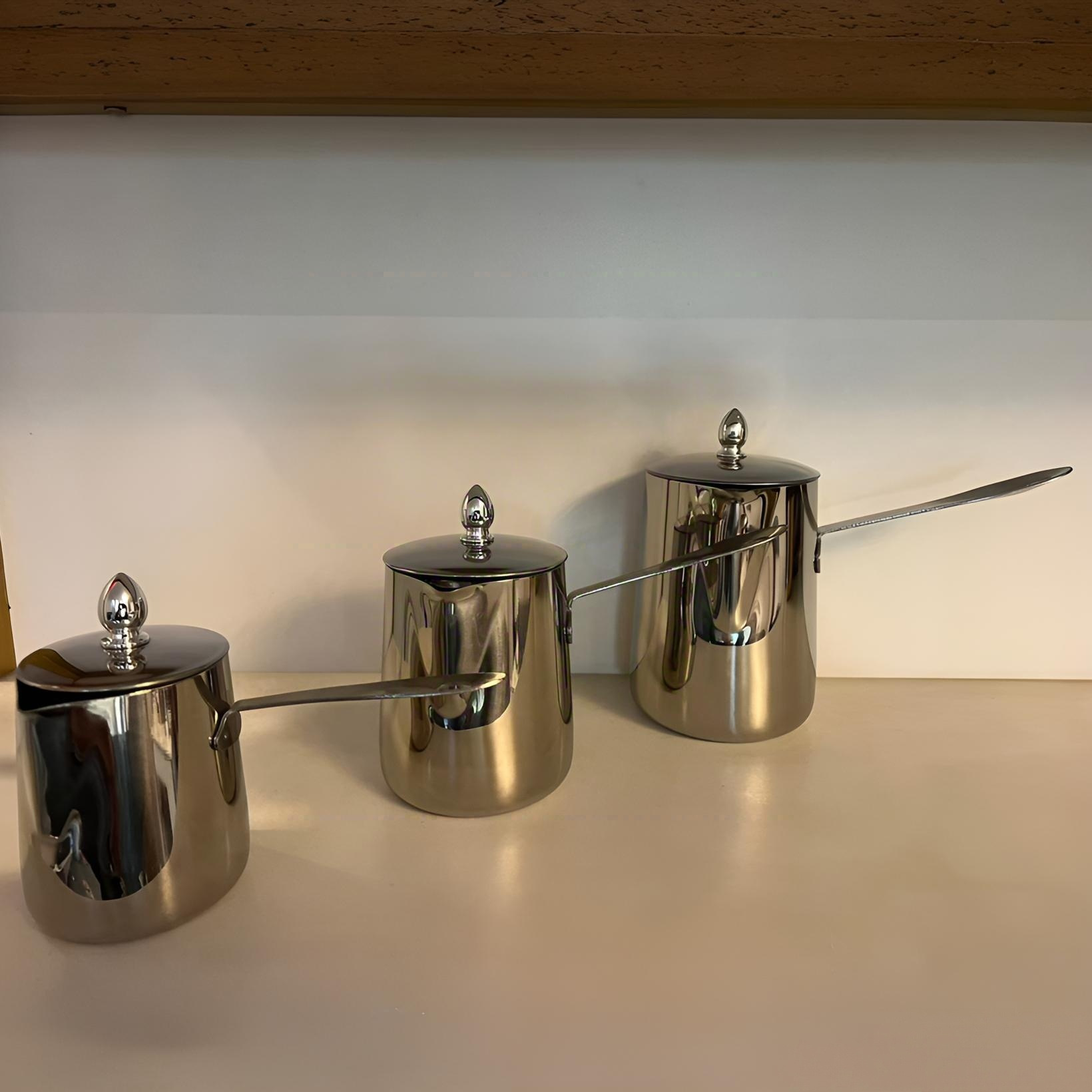 Tasse à lait en argent avec anse en acier (finition lisse) et couvercle