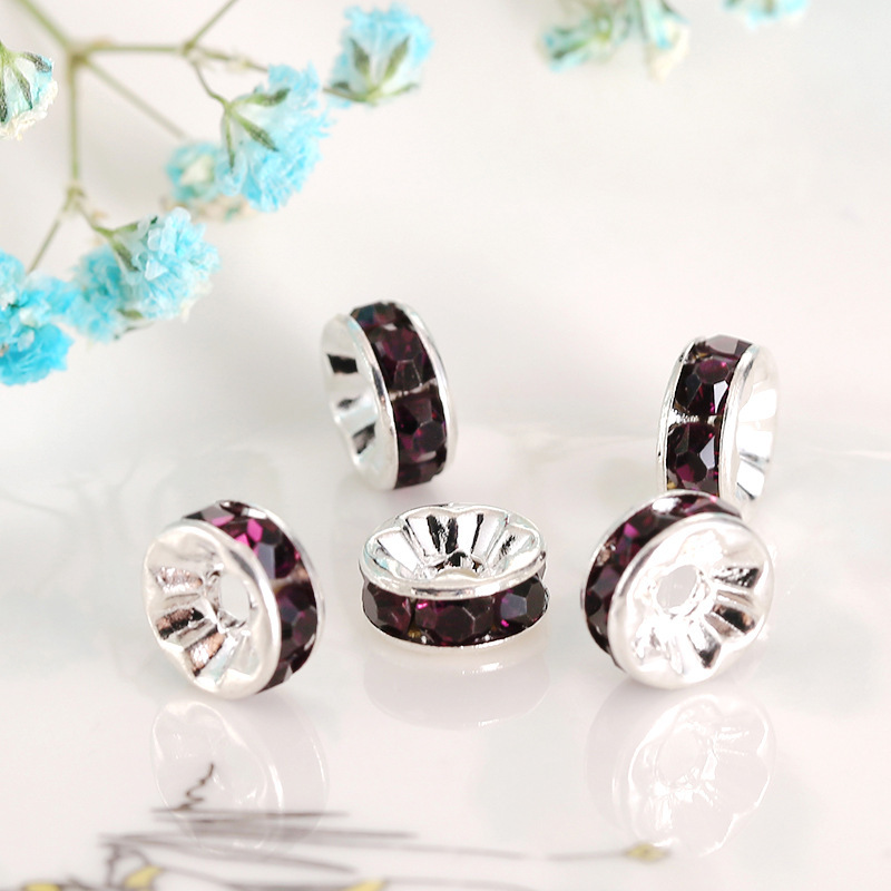 Plaqué argent, bords droits, violet foncé.
