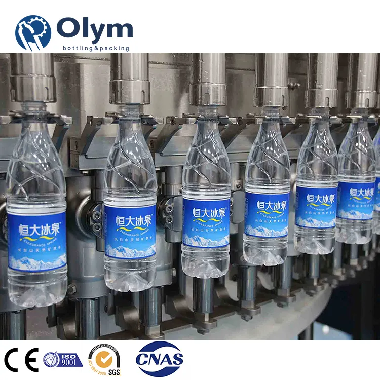 Ligne de production automatique de petites bouteilles d'eau minérale potable en plastique PET/Machine de remplissage de bouteilles d'eau