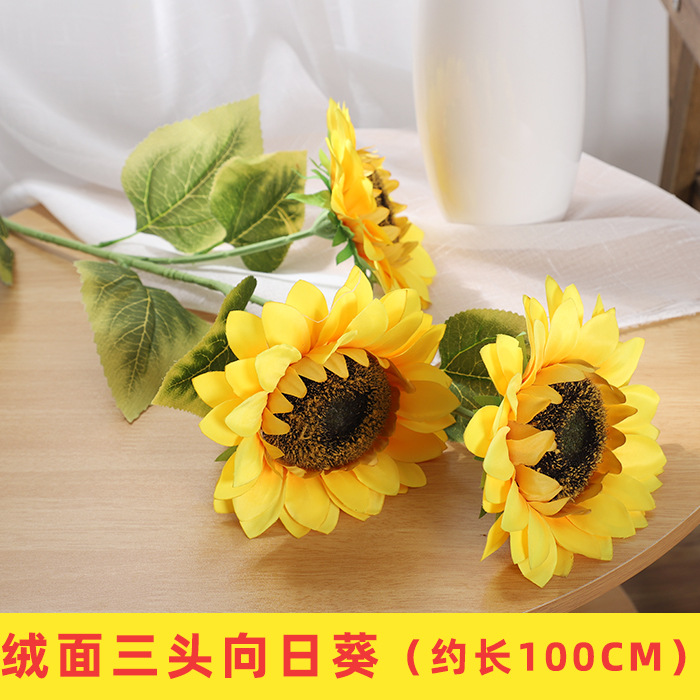Tournesol à trois têtes en velours