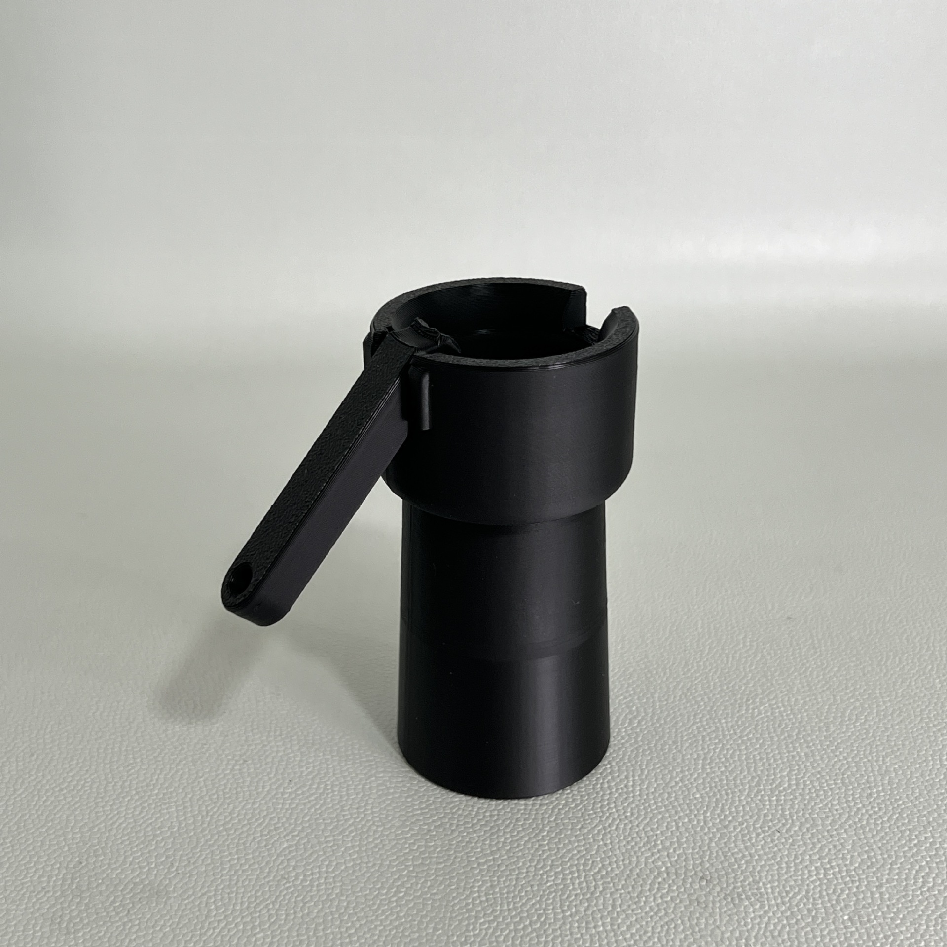 Lanceur de bouchons de bouteille noir 033l - ensaché