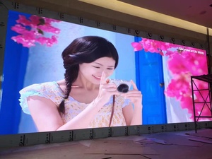 Kaliteli <span class=keywords><strong>RA</strong></span> serisi 500x1000mm kapalı kiralama LED video duvar ppp2.6 p3.91 dikişsiz ekleme medya oynatıcı LED ekran duvar