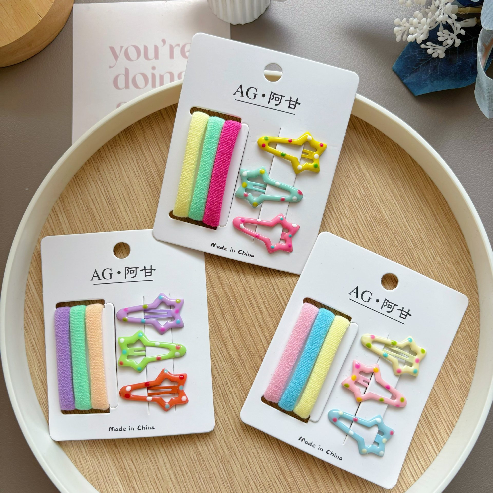 Il y a une queue de comète + bande élastique, couleur aléatoire
