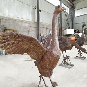 Açık büyük hayvan Metal zanaat bronz uçan kazlar kaz heykeller bahçe dekoratif kuşlar heykeli özel