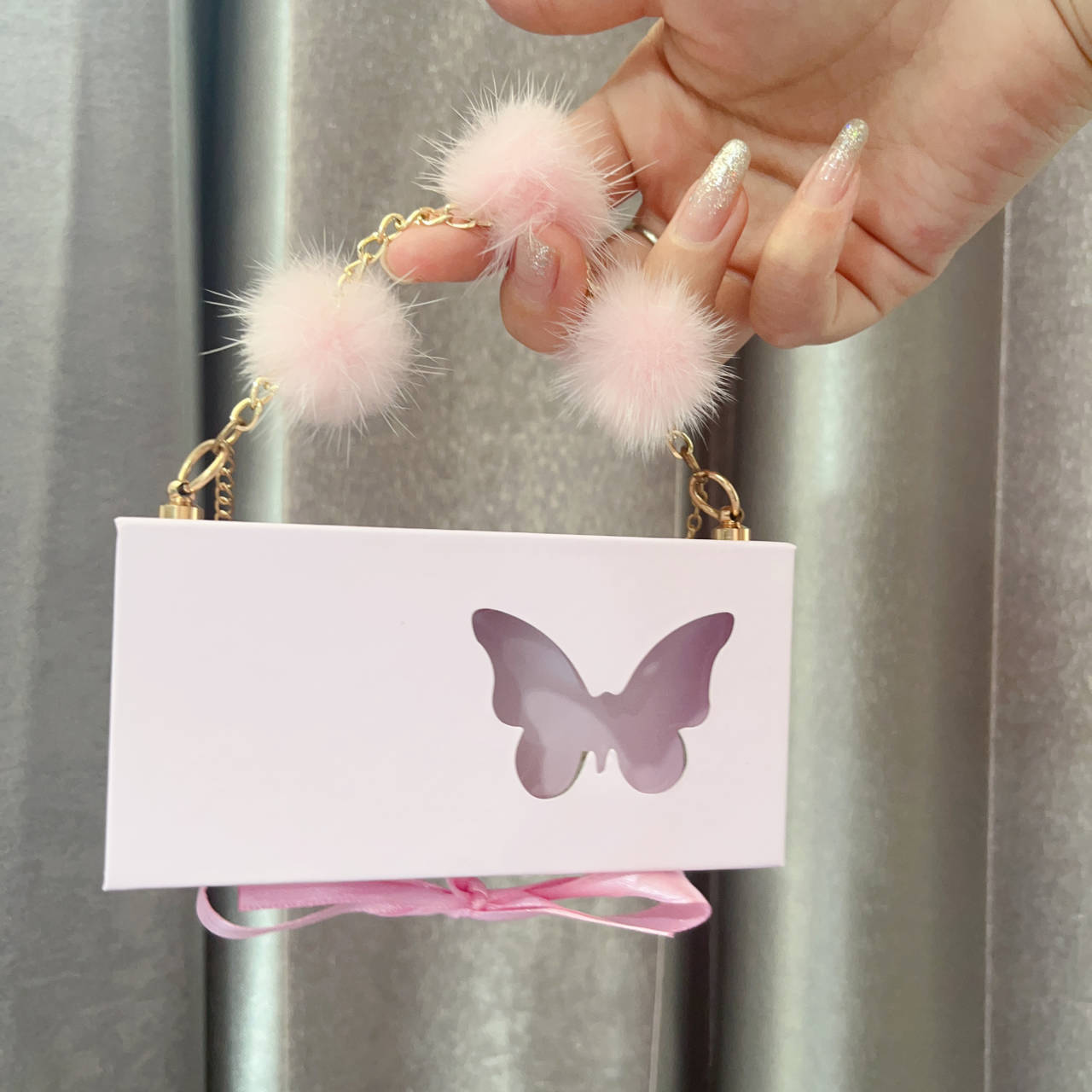 empty lash packaging with chain
