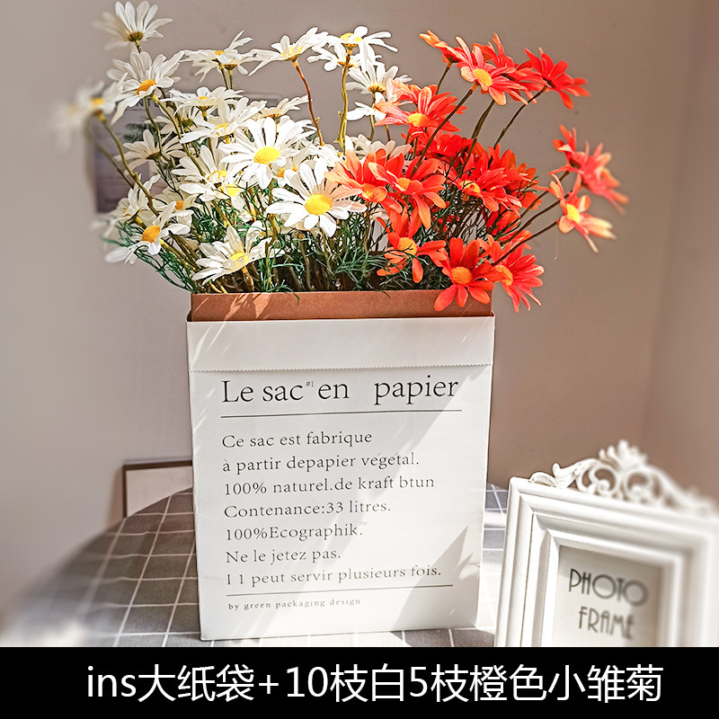 Grandes marguerites blanches et oranges, taille 15.