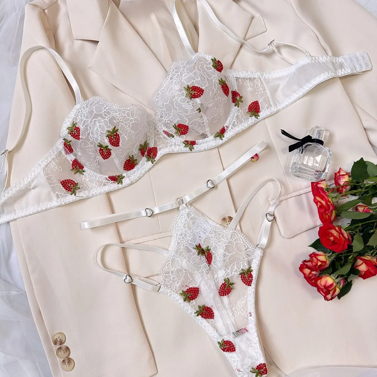 2024 Groothandel Zomer Damesondergoed Aardbeiprint Doorzichtige Sexy Push-Up Erotische Lingerie