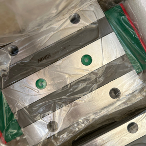 Guías lineales originales HIWIN RGW15HC RGW20HC RGW25HC RGW30HC RGW35HC RGW45HC RGW55HC RGW65HC para máquina CNC - Product Image 1