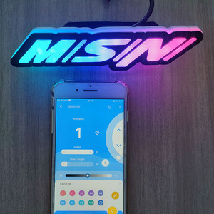 Misini Nhà Máy Tùy Chỉnh Biểu Tượng Ứng Dụng Điều Khiển Rgbw Màu <span class=keywords><strong>Chasing</strong></span> <span class=keywords><strong>LED</strong></span> Huy Hiệu Dấu Hiệu Logo Cho Xe - Product Image 6
