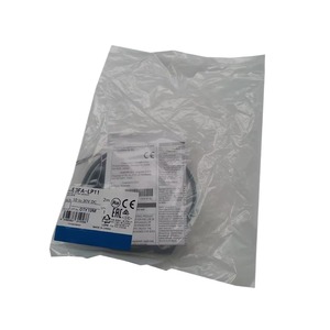 Nuevo Sensor de interruptor de proximidad original de para programación de PLC y control industrial almacenado en el almacén
