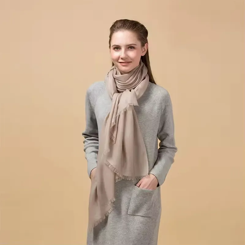 Sciarpa di scialle di lana inverno 2024 nuovo stile casual personalizzato primavera autunno pettinato tessuto di Cashmere sciarpa da donna