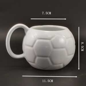 陶瓷石器马克杯特殊创意风格足球造型不倒翁17盎司带手柄的啤酒杯