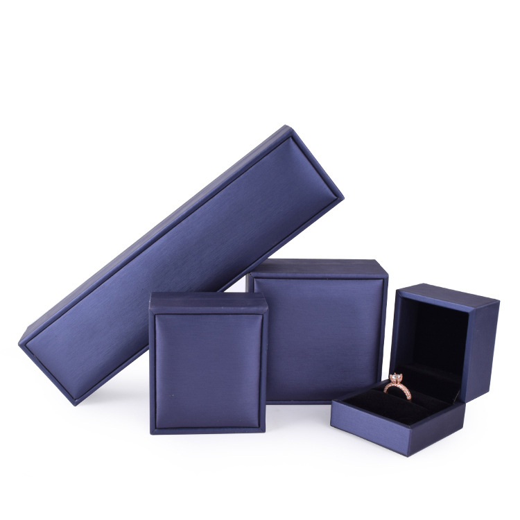 Blue-pendant box