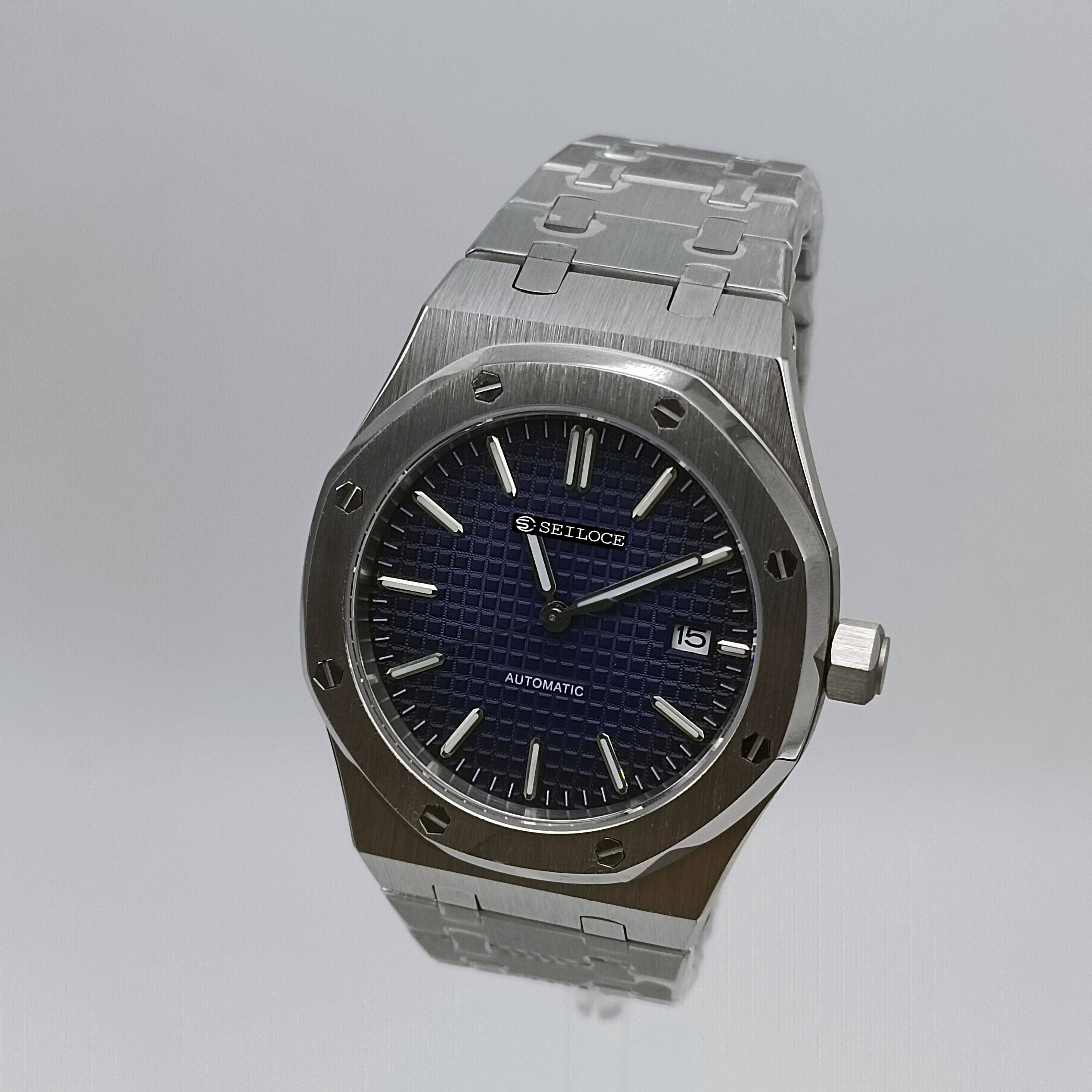 Boîtier argenté + cadran bleu foncé