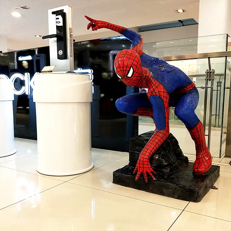 Escultura de personaje de película de resina de tamaño real, estatua de spiderman de fibra de vidrio, decoración del hogar, estatua de Spiderman