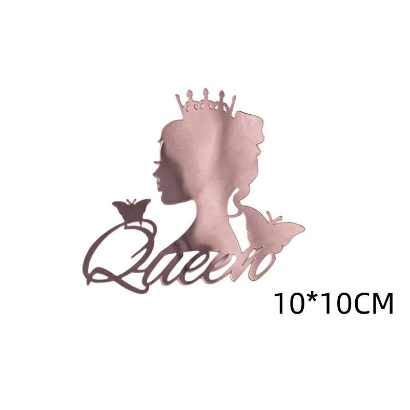 Profil de déesse reine en or rose