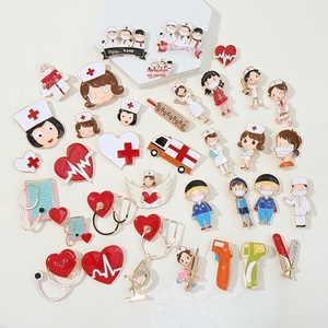 Phim hoạt hình <span class=keywords><strong>s</strong></span>áng tạo bác <span class=keywords><strong>s</strong></span>ĩ y tá dầu y tế thả Khăn lụa khóa Huy hiệu trang <span class=keywords><strong>s</strong></span>ức dễ thương cứng men Pin Quà tặng tốt nghiệp cho sinh viên - Product Image 1