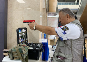 G17 Repli-caフル機能のレーザー射撃ハンドガン + 銃器オーディオシミュレーター。リアルな撮影環境を構築するために設計されています - Product Image 5