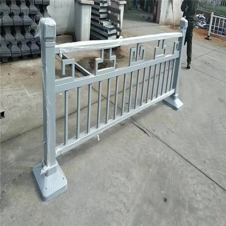 Bella recinzione artistica in ferro battuto, pannelli di recinzione curva ornamentale in ferro battuto
