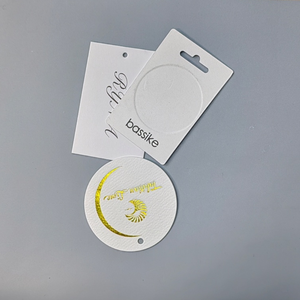 Etiqueta de papel de cuerda impresa para ropa de plástico ecológica de lujo personalizada, etiquetas colgantes de precio en relieve para trajes - Product Image 3