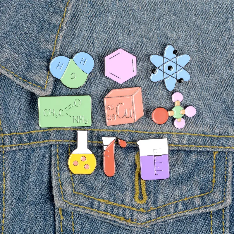 36 Styles Physique Science Particule Badge Chimie Moléculaire Tableau Périodique Émail Broche Broche Pour Scientifiques Médecins