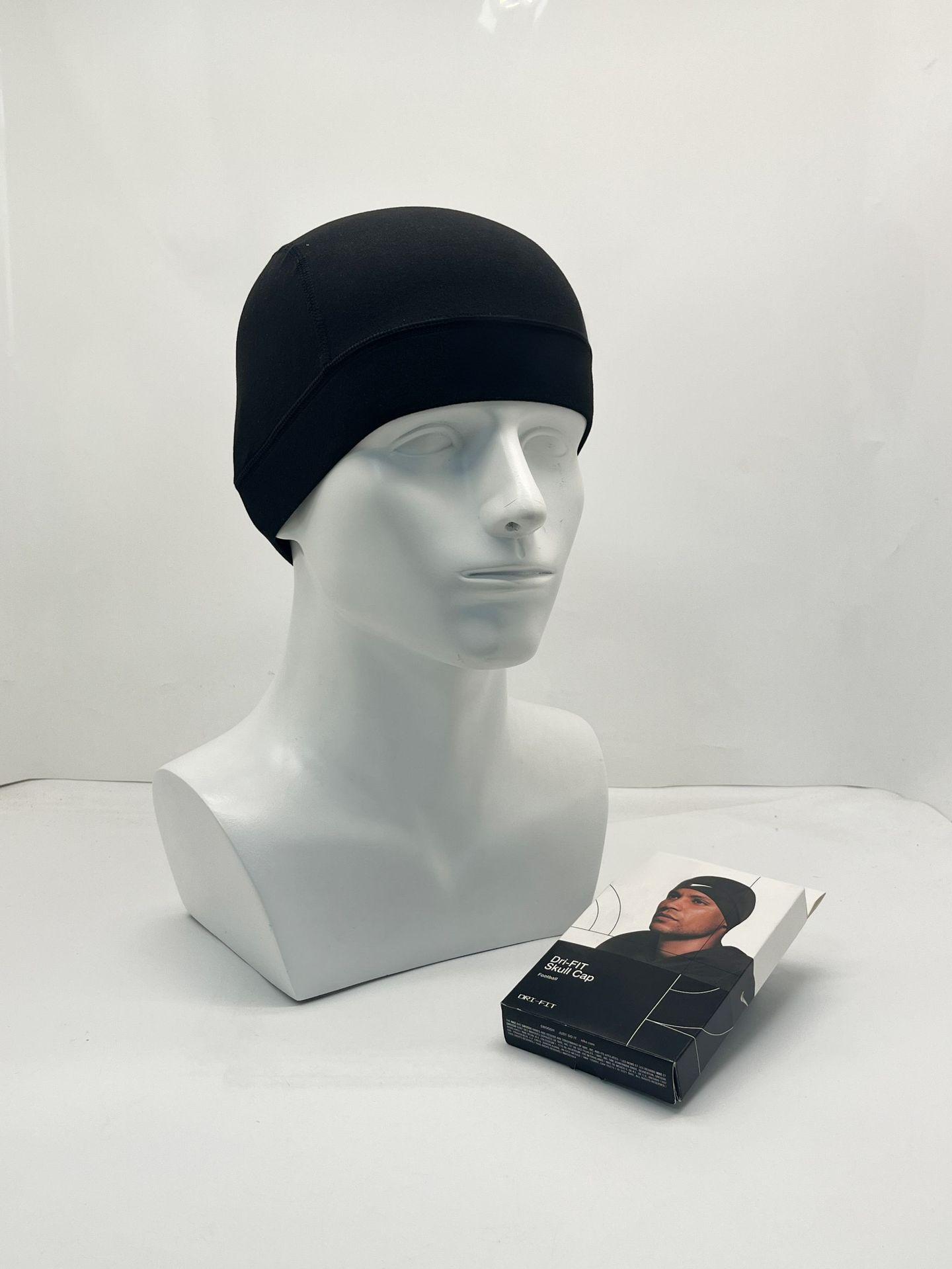 Piccolo cappello nero