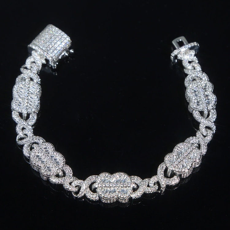 กำไลข้อมือสีขาว