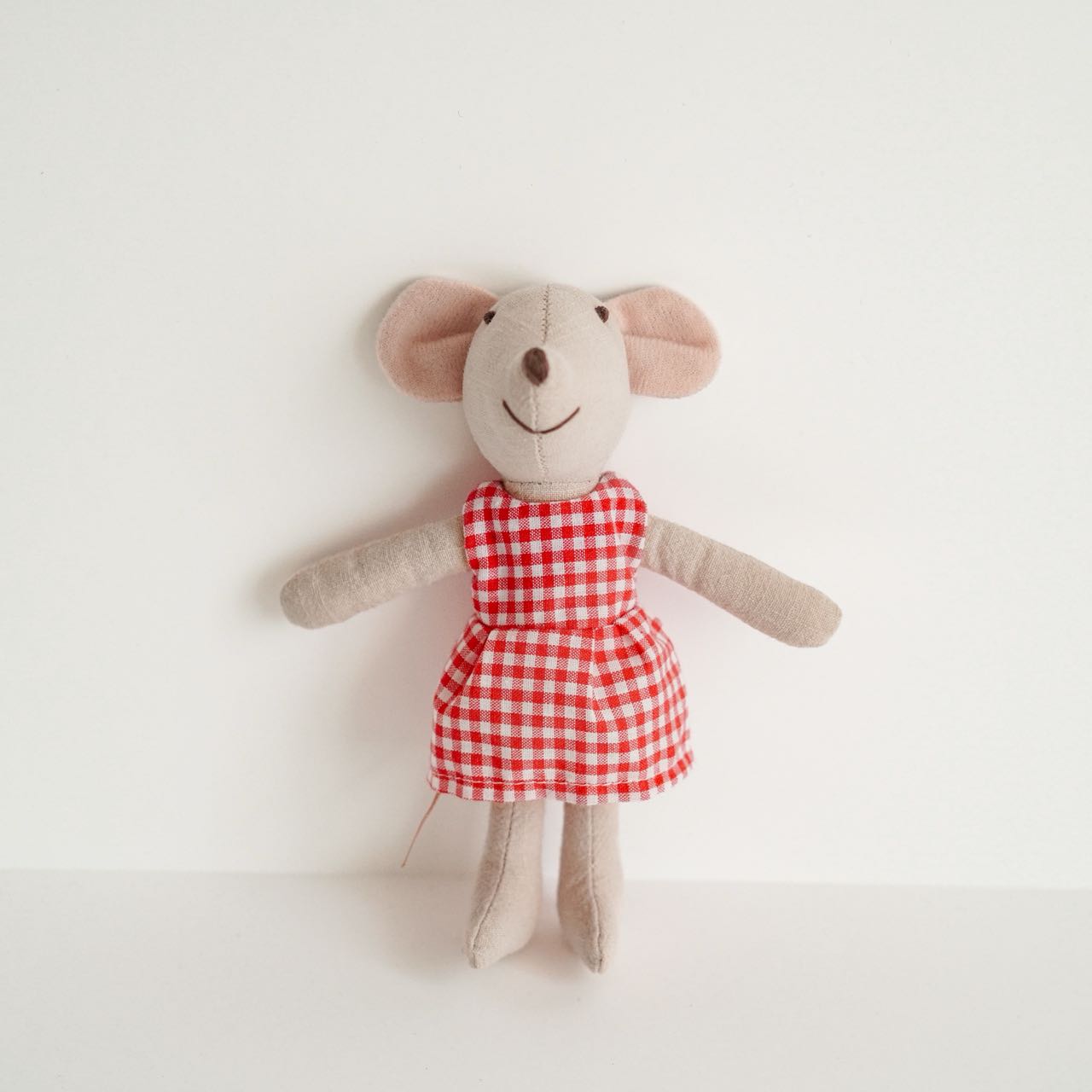 15cm - Red Skirt Mouse