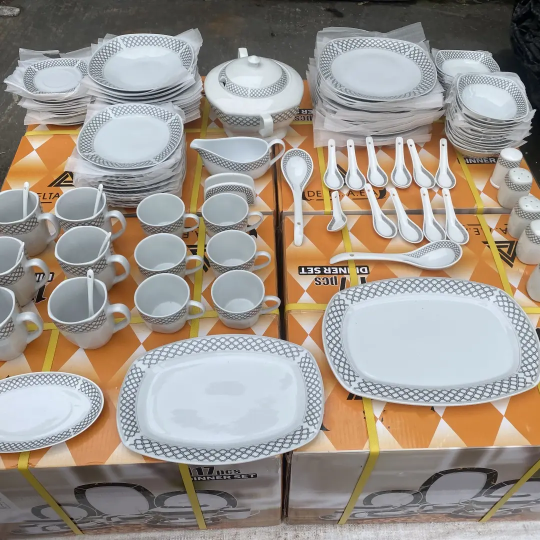 Set di piatti in porcellana a buon mercato Stock africani 117 pezzi Set di stoviglie in ceramica Guangzhou Set di stoviglie personalizzate