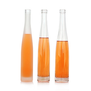 Yüksek kaliteli kalınlaşmış cam şarap şişesi 375ml 1L kapasiteli özel Logo özelliği ile buzlu buz şarap şişesi ile vidalı kapak - Product Image 1