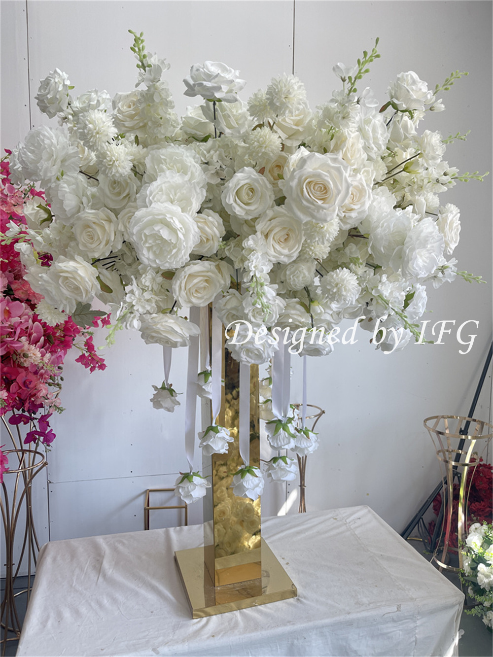 Centro de mesa floral blanco de 100 cm.
