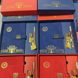 Set regalo personalizzato A5 Notebook di alta qualità con chiusura a bottone blu Navy diario in pelle con scatola regalo e penne