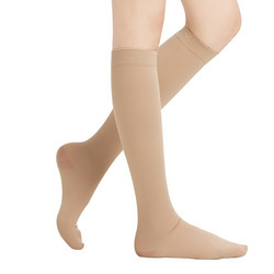 Chaussettes mi-mollet (bout du sac) couleur peau à pression secondaire