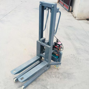 Carretilla elevadora eléctrica montada en camión con elevación automática, carga y descarga, capacidad de carga de una tonelada, apilamiento portátil - Product Image 5