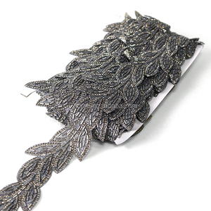 TR016 بيع بالجملة حبات أنبوبية على شكل ورقة شجر على شكل شريط حفر ساخن أحذية وقبعات من حجر الراين إكسسوارات ملابس - Product Image 4