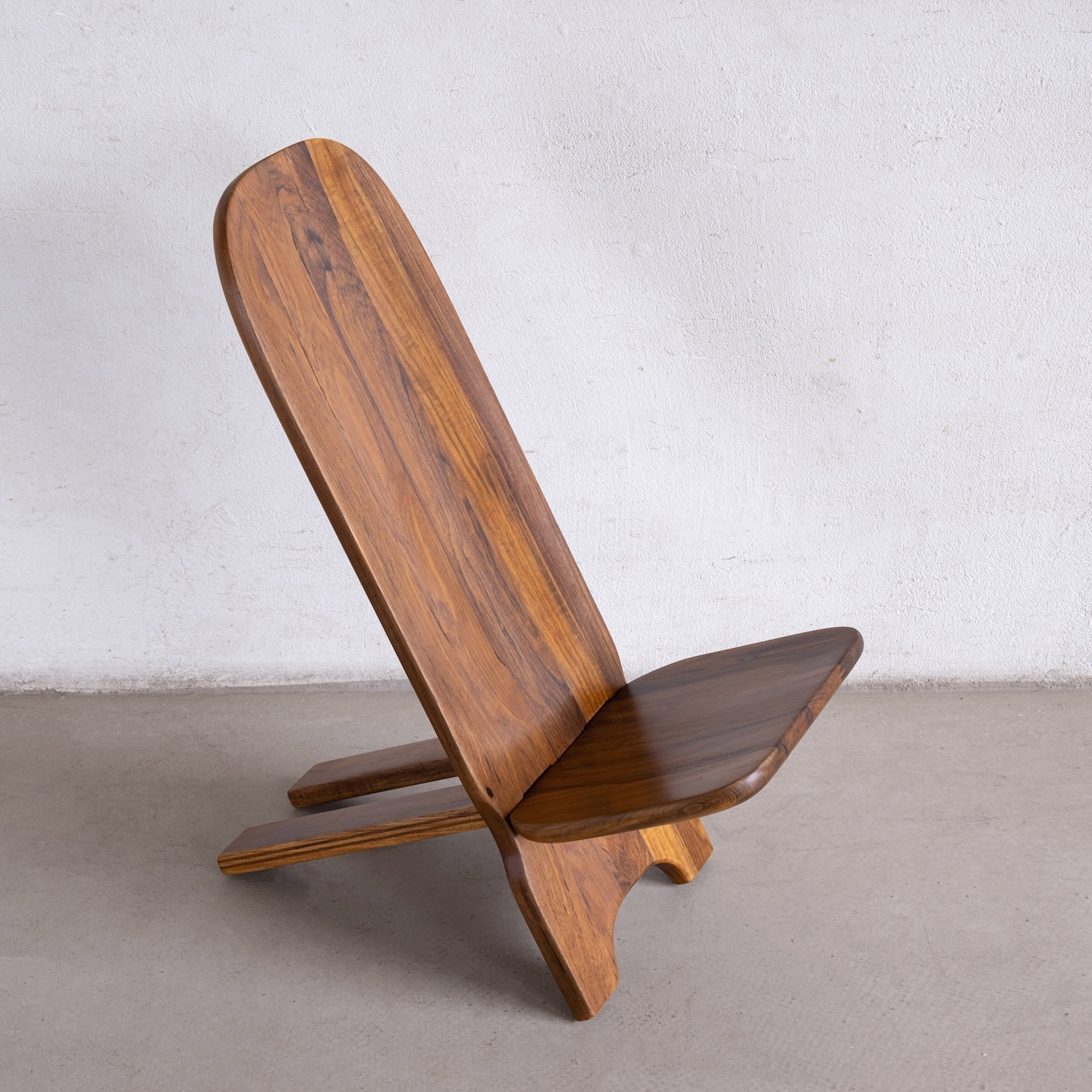 Chaise fourchue tribale en teck du Myanmar, veuillez noter la couleur