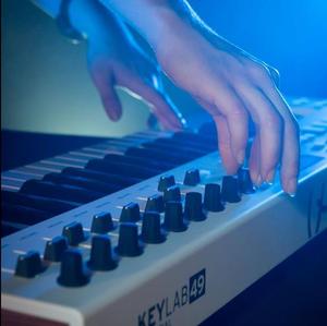 Arturia KeyLab必不可少49-61-88-键MIDI键盘编曲工作站作曲家控制器钢琴电子 - Product Image 4