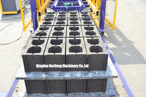 Maquinaria automática de fabricación de bloques huecos de hormigón, QT10-15, línea de producción de bloques de pavimentación sólida - Product Image 6